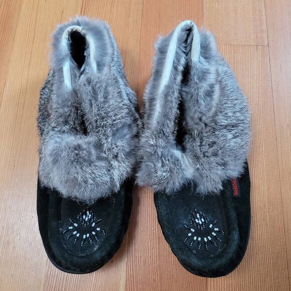 Soft Moc size 8 black & grey beaded moccasins real leather gorpcore comfort - Picture 1 of 13